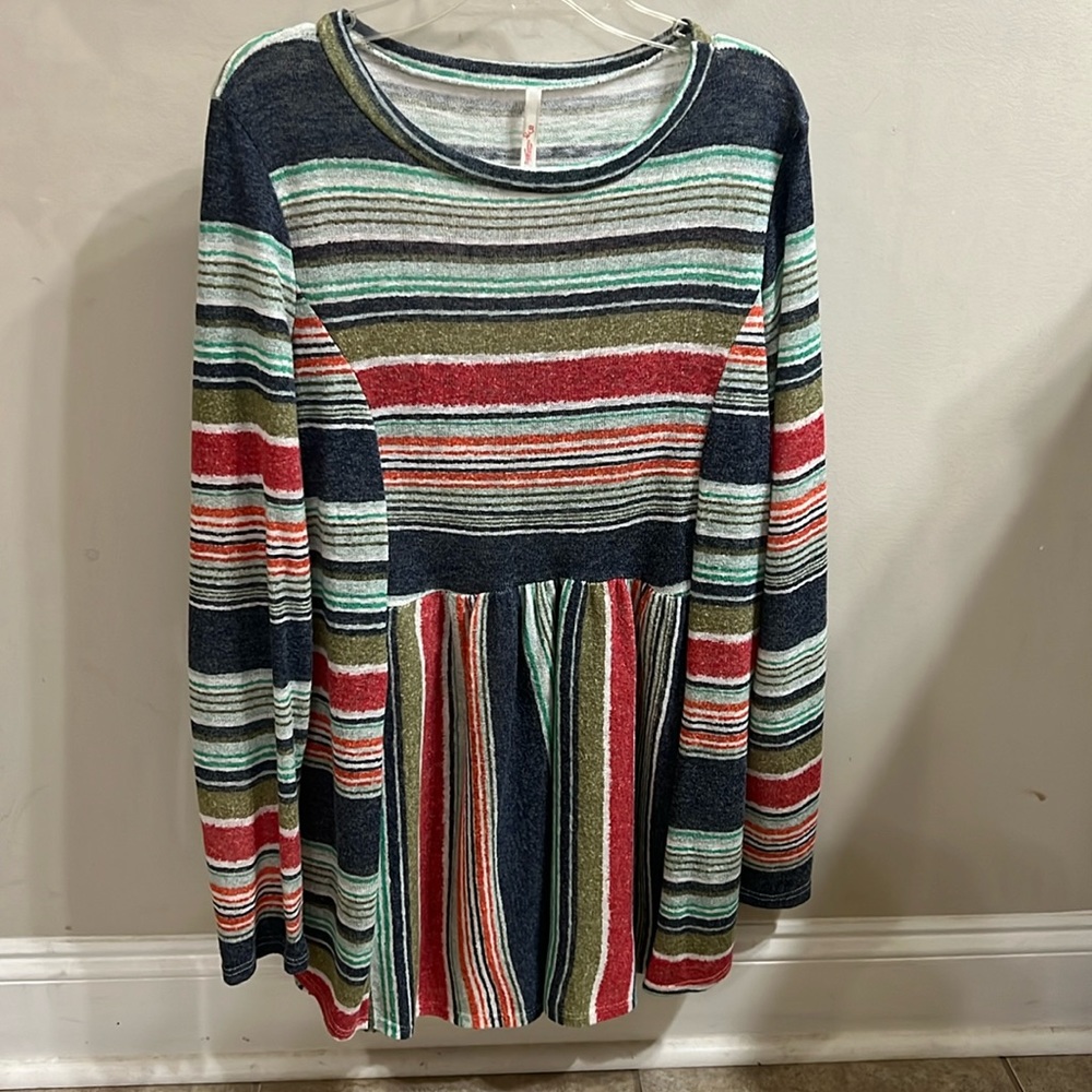 My Story tunic. Women’s size large. Knit like material.